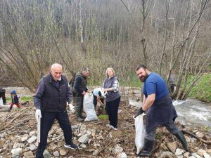 Aleksandru Milutinoviću u čišćenju najčešće pomažu rođaci i prijatelji FOTO: Privatna arhiva