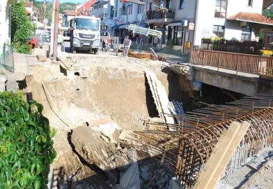 Aleksandrovac: Obrušavanje obale na radovima na mostu, utvrđuje se odgovornost