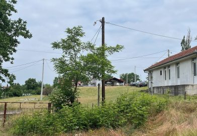 Stočna pijaca godinama „na čekanju“: Katanac na kapiji, krave na trotoaru