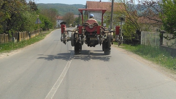 Paradoks agrara: Odrastaju uz zemlju, a biraju druge karijere Paradoks agrara: Odrastaju uz zemlju, a biraju druge karijere