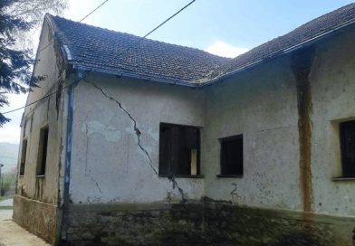Dobroljupci: Stara zgrada konačno ograđena, popravka sale i dalje na čekanju